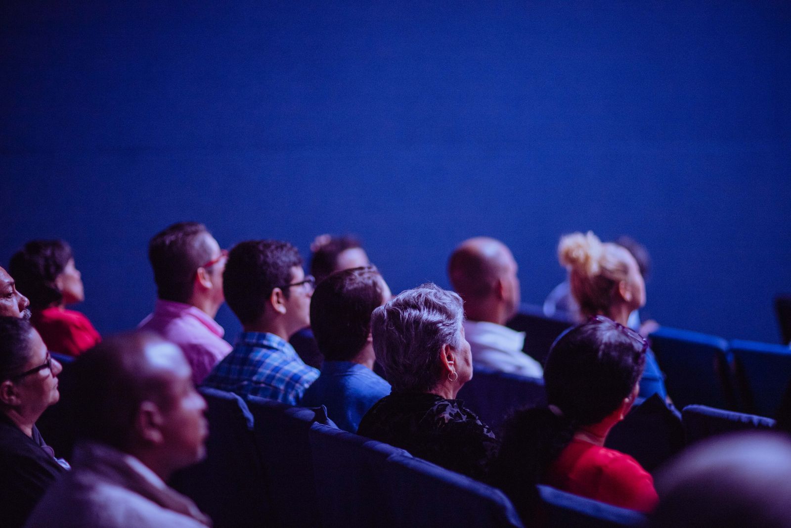 Publiczność słuchająca wystąpienia na konferencji